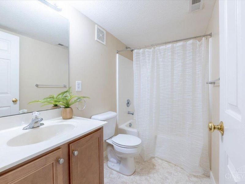 224 Wyndham Drive, Hamilton Twp, OH 45039 Photo 27