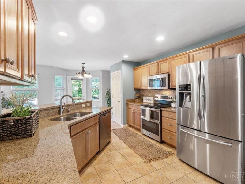 224 Wyndham Drive, Hamilton Twp, OH 45039 Photo 3