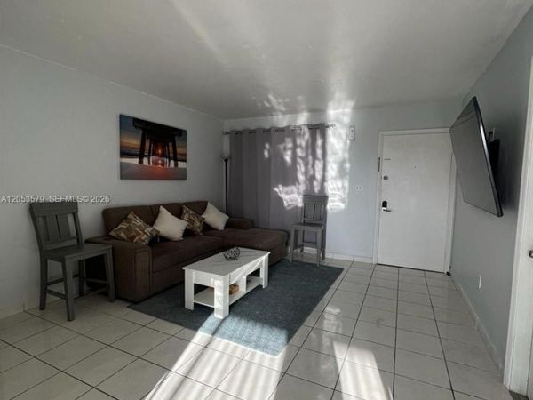 8615 NW 8th St , Unit 414, Miami, FL 33126