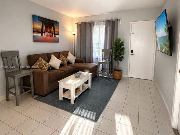 8615 NW 8th St, Unit 414, Miami, FL 33126