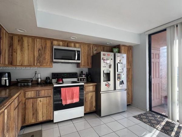 8615 NW 8th St , Unit 414, Miami, FL 33126