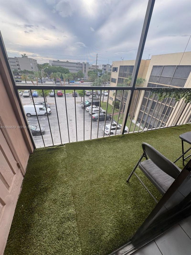8615 NW 8th St, Unit 414, Miami, FL 33126 Photo