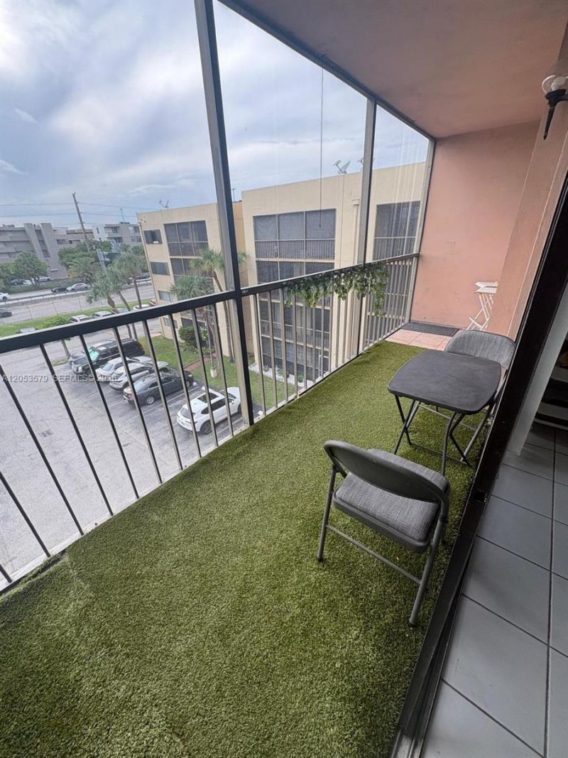 8615 NW 8th St, Unit 414, Miami, FL 33126 Photo