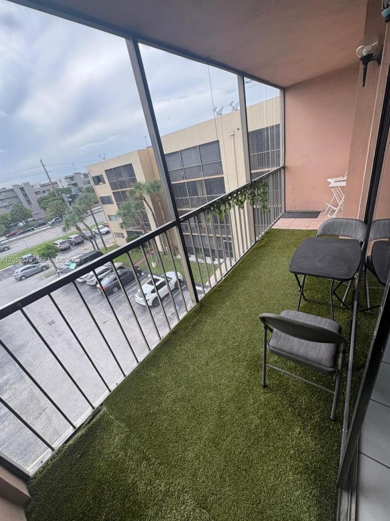 8615 NW 8th St , Unit 414, Miami, FL 33126 Photo