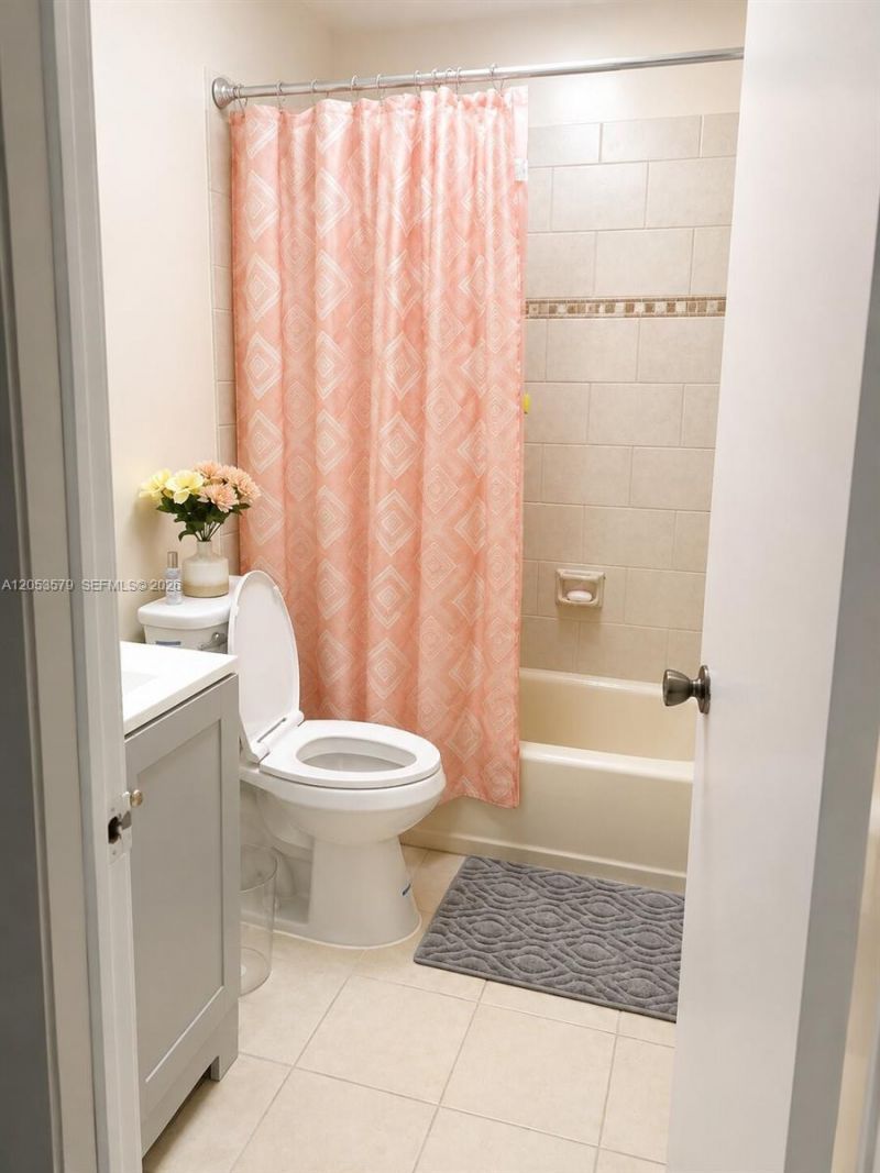 8615 NW 8th St, Unit 414, Miami, FL 33126 Photo