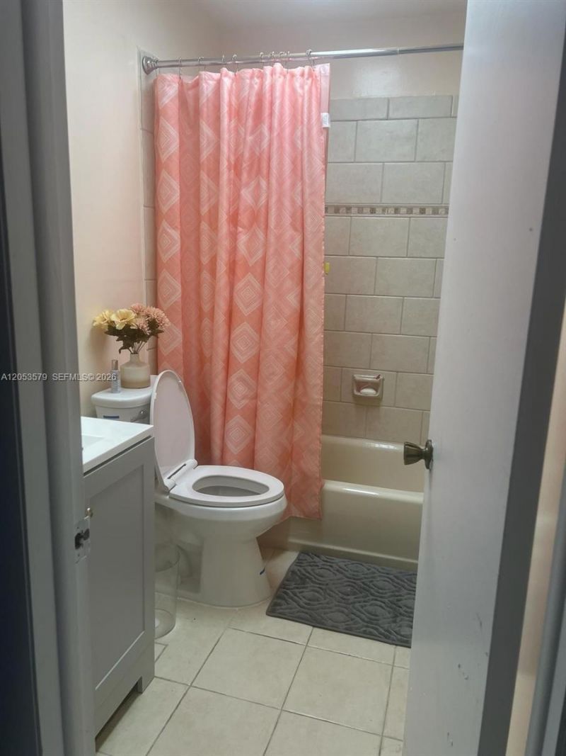 8615 NW 8th St, Unit 414, Miami, FL 33126 Photo
