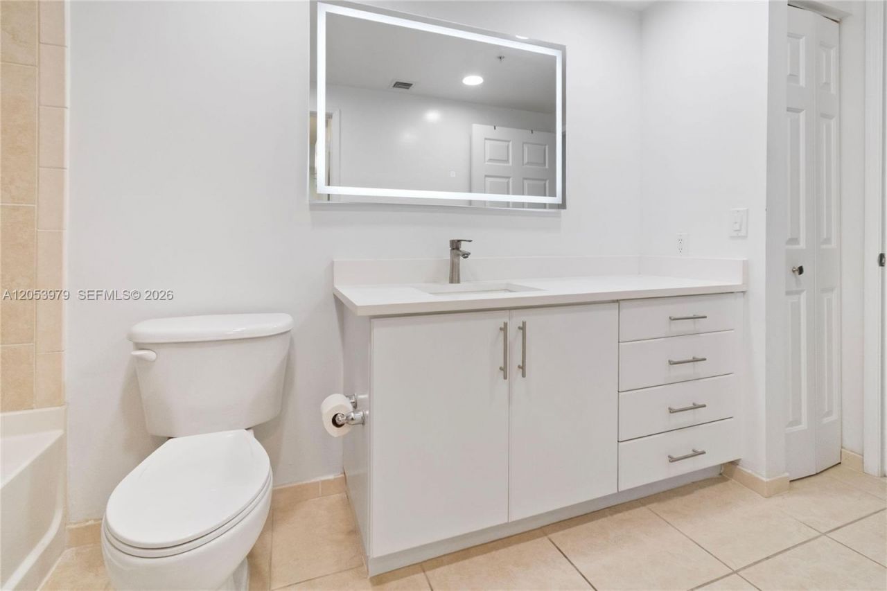 2421 NE 65th St , Unit 217, Fort Lauderdale, FL 33308 Photo