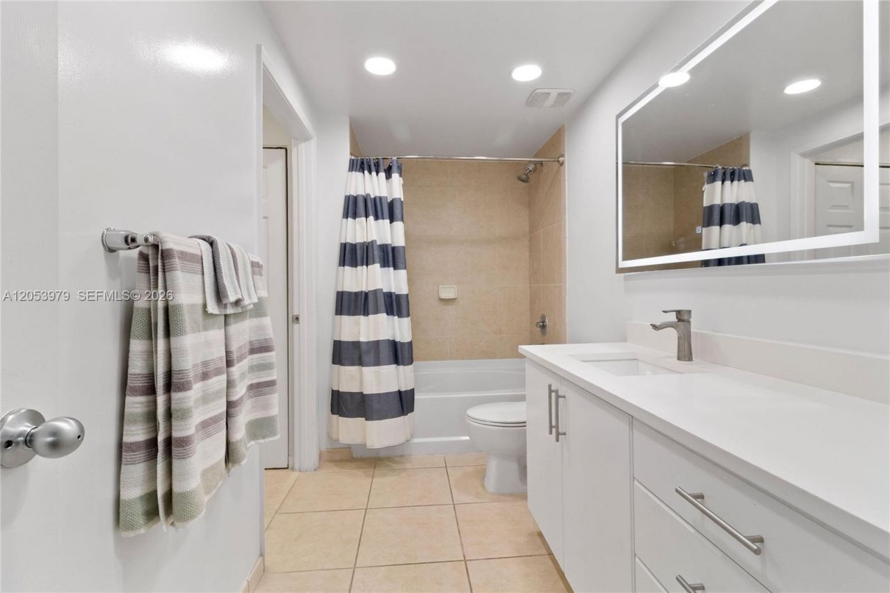 2421 NE 65th St , Unit 217, Fort Lauderdale, FL 33308 Photo