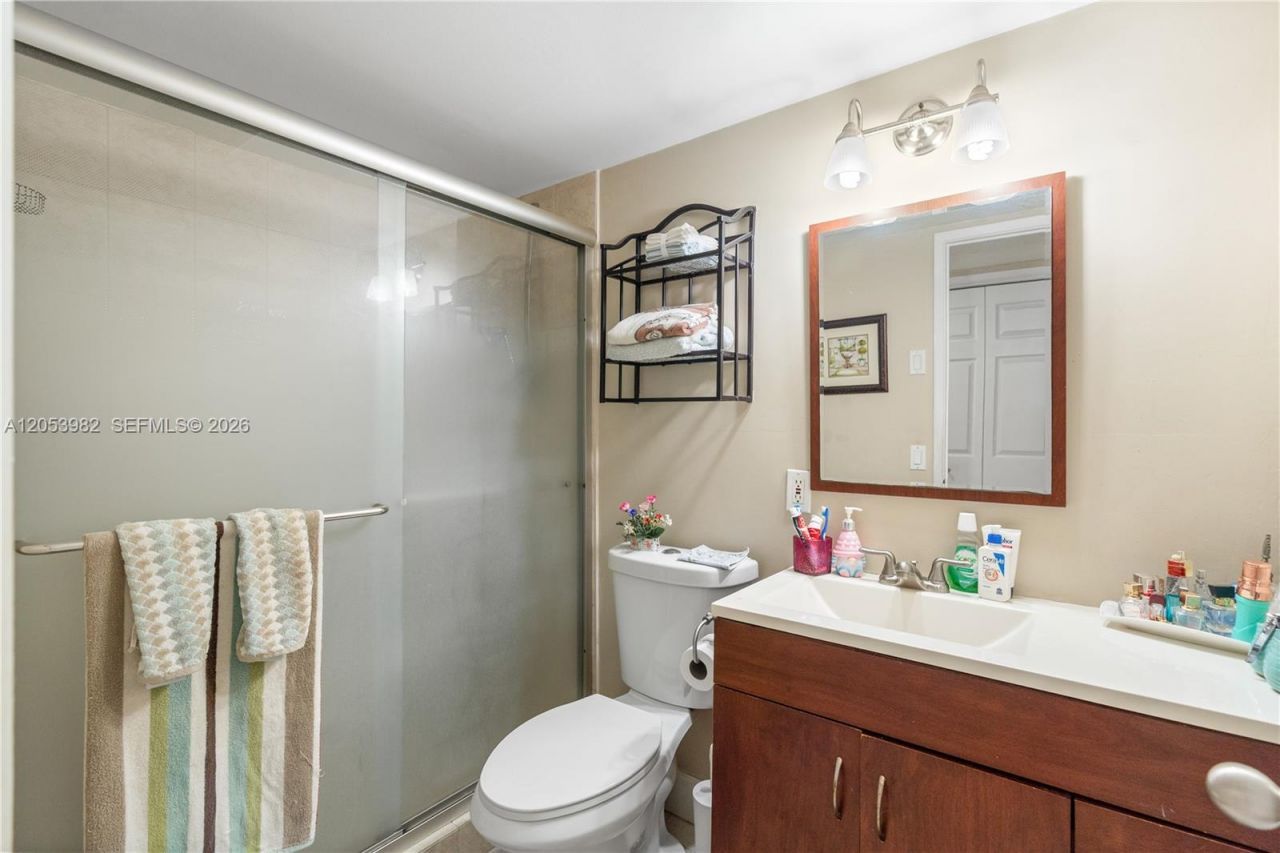 1000 Hillcrest Ct , Unit 214, Hollywood, FL 33021 Photo