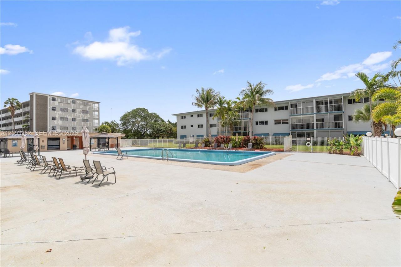 1000 Hillcrest Ct , Unit 214, Hollywood, FL 33021 Photo