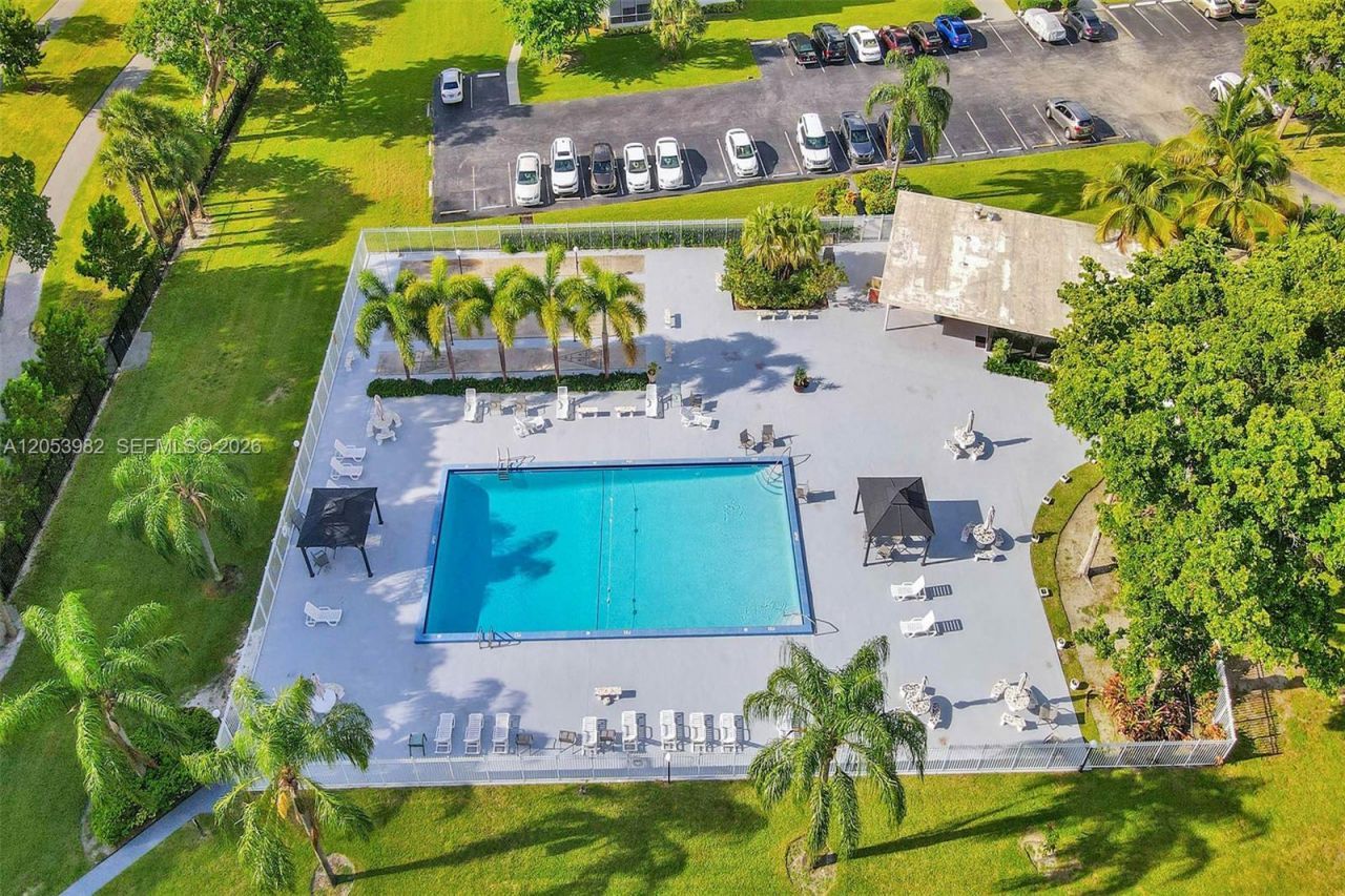 1000 Hillcrest Ct , Unit 214, Hollywood, FL 33021 Photo
