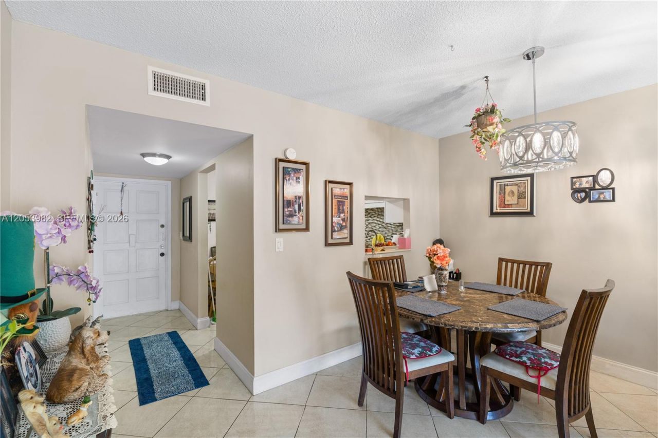 1000 Hillcrest Ct , Unit 214, Hollywood, FL 33021 Photo