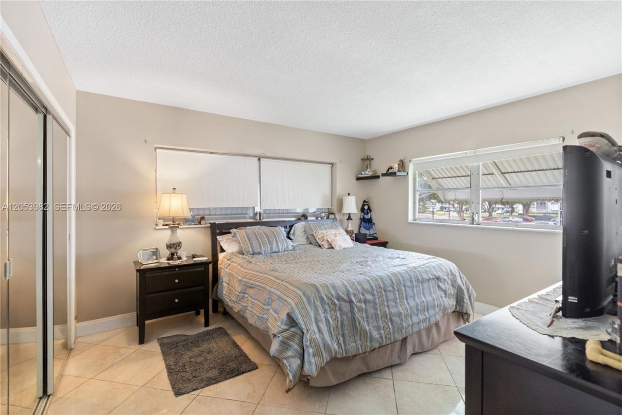 1000 Hillcrest Ct , Unit 214, Hollywood, FL 33021 Photo