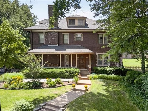 7186 Delmar Boulevard, University City, MO 63130