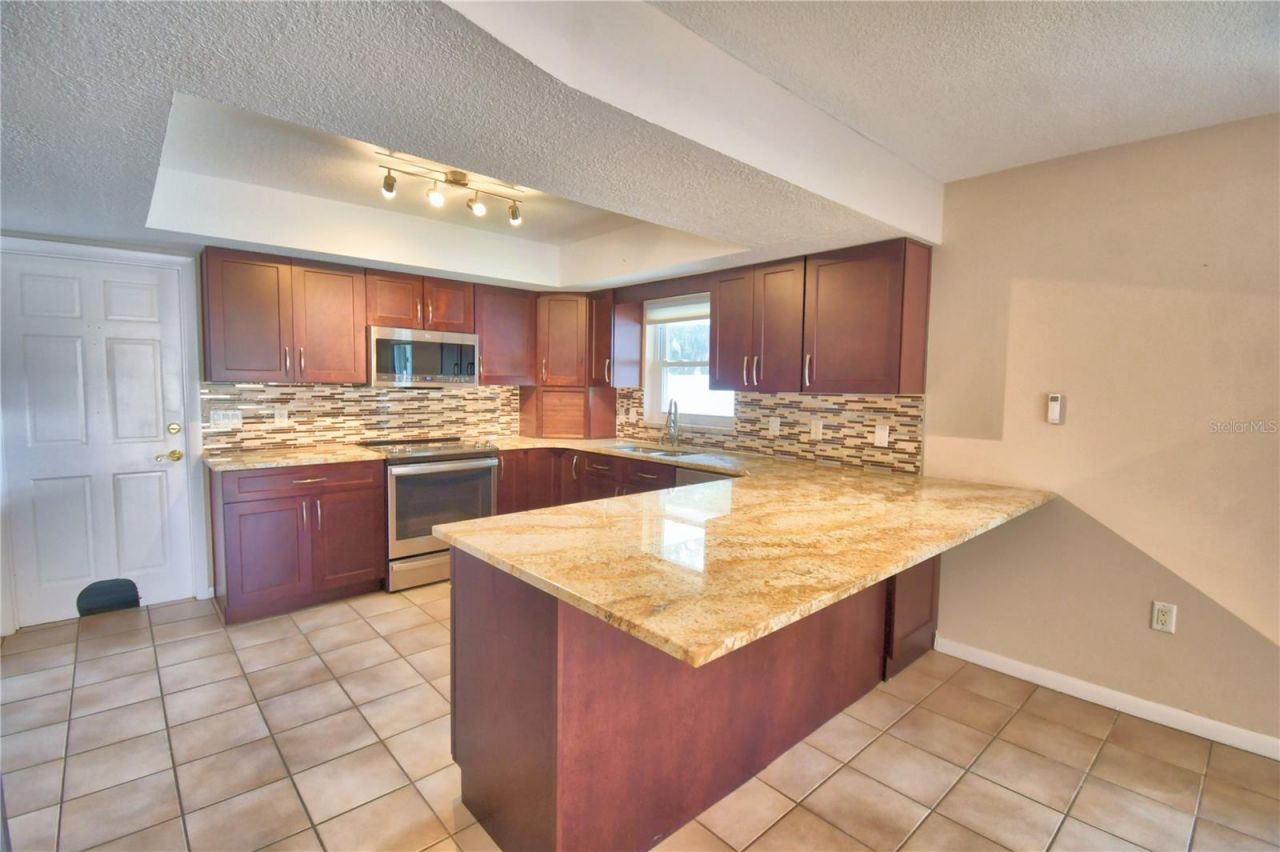 902 Crestview Drive, Auburndale, FL 33823 Photo
