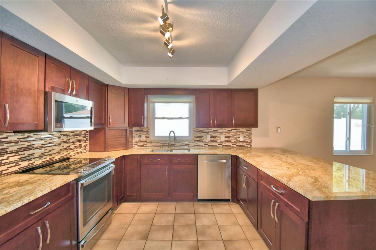 902 Crestview Drive, Auburndale, FL 33823 Photo