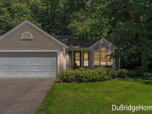 4256 Valley Hollow Drive NE, Grand Rapids, MI 49525