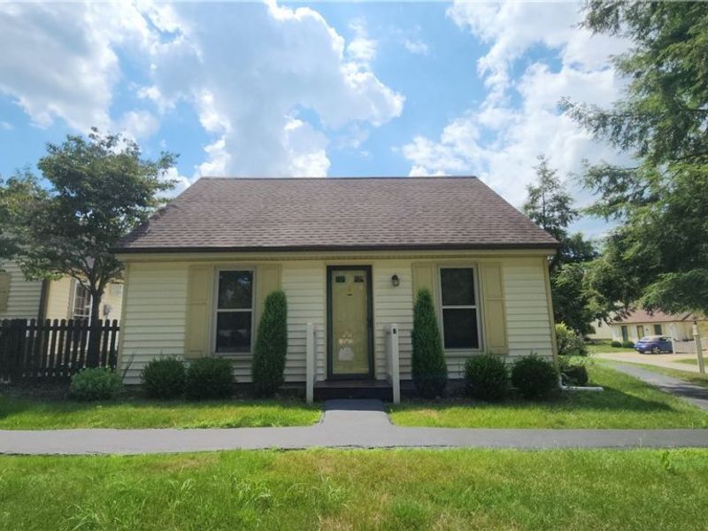 46103 New England Square, Unit B, New Waterford, OH 44445 Photo 1