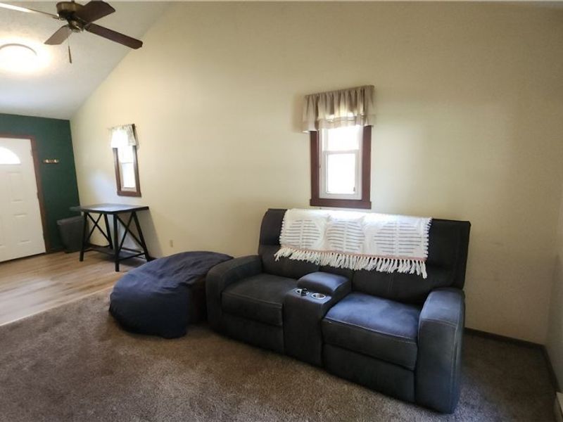 46103 New England Square, Unit B, New Waterford, OH 44445 Photo 10