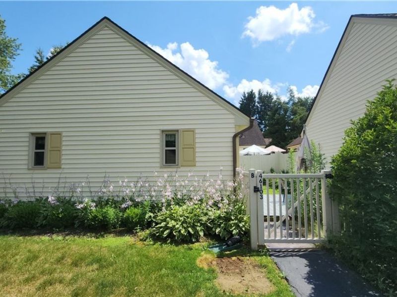 46103 New England Square, Unit B, New Waterford, OH 44445 Photo 2