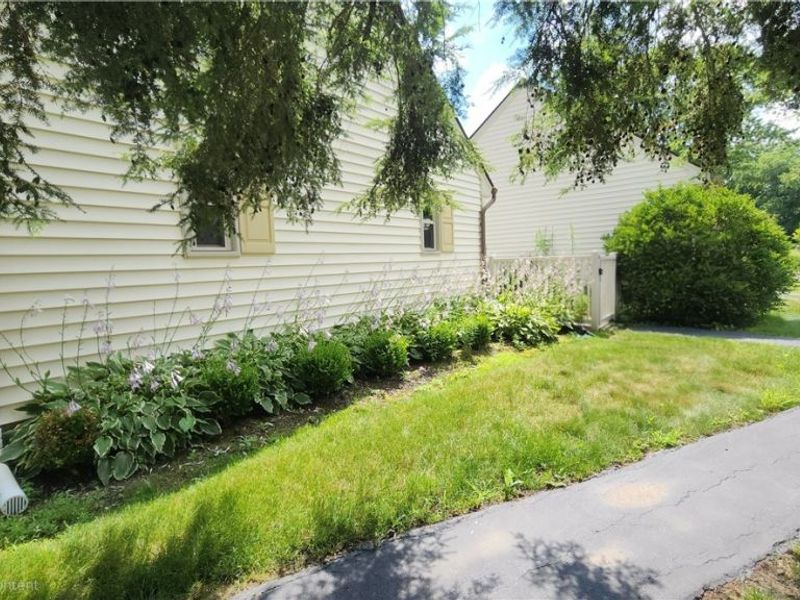 46103 New England Square, Unit B, New Waterford, OH 44445 Photo 23