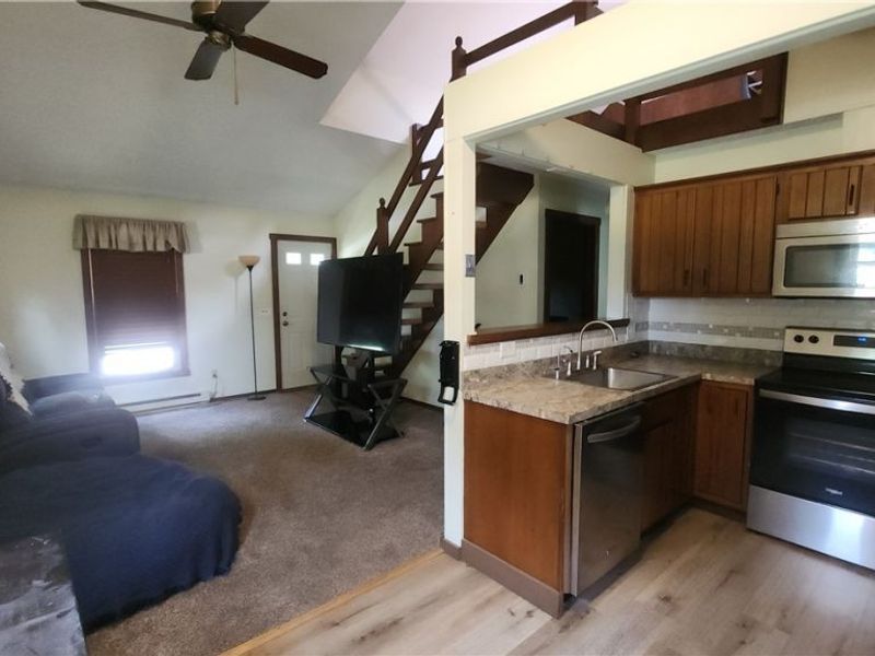 46103 New England Square, Unit B, New Waterford, OH 44445 Photo 6