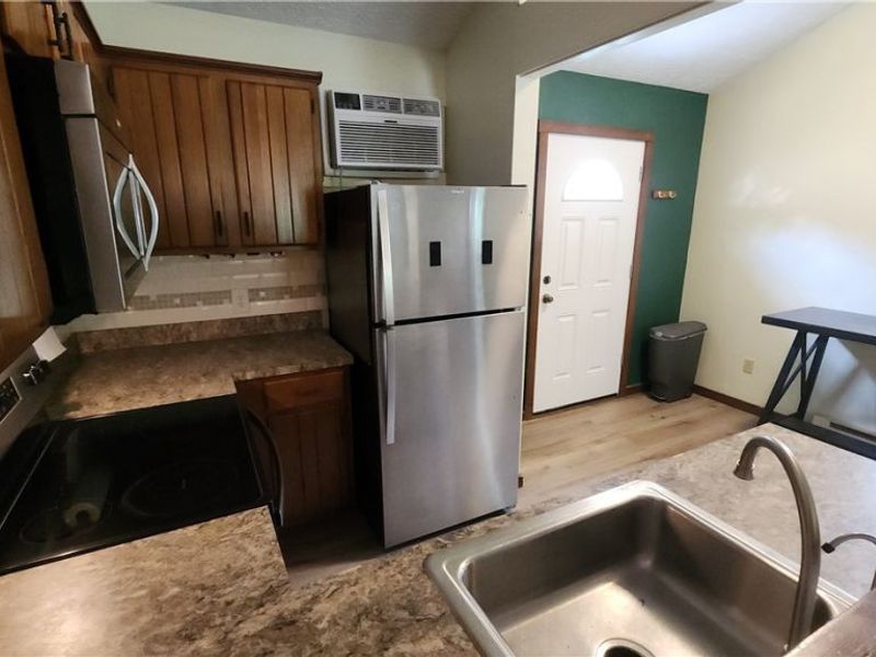 46103 New England Square, Unit B, New Waterford, OH 44445 Photo 9