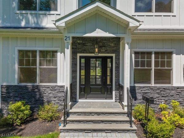 21 Maplewood Dr, Livingston, NJ 07039