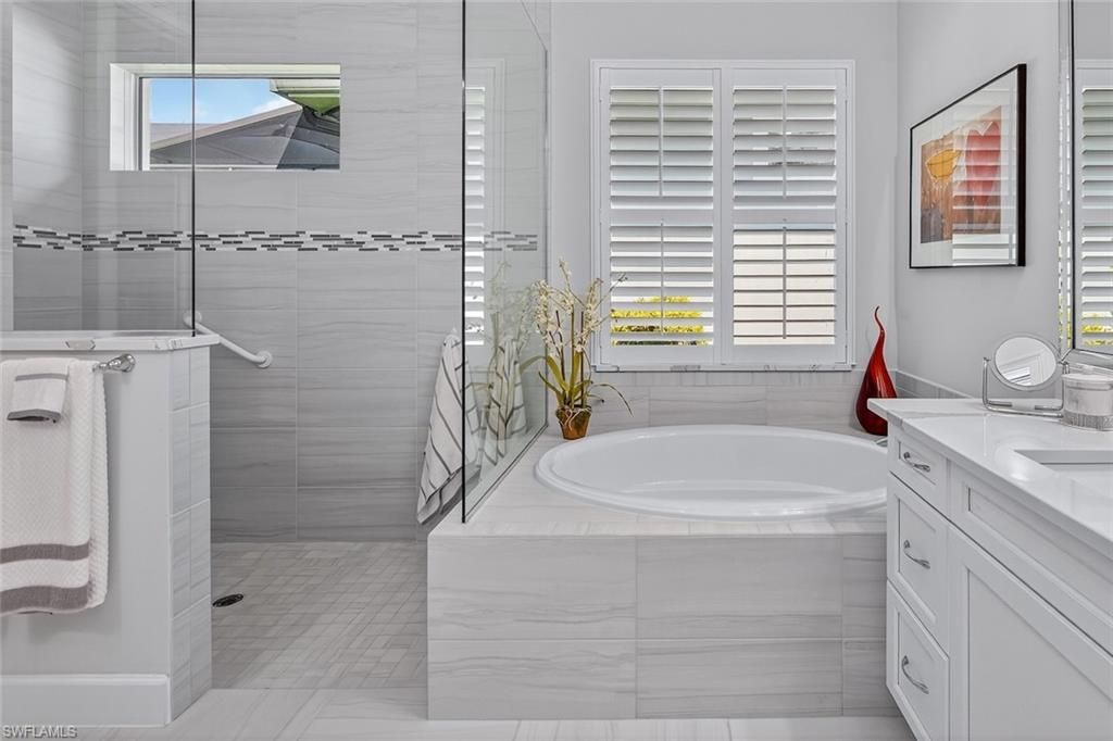 6387 Warwick Ave, Naples, FL 34113 Photo