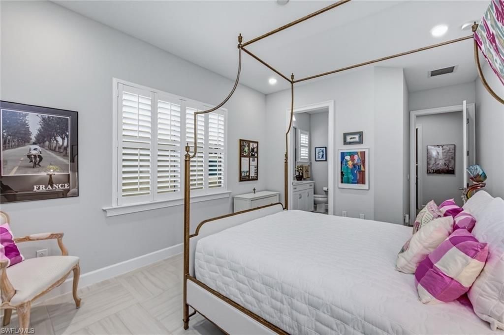 6387 Warwick Ave, Naples, FL 34113 Photo
