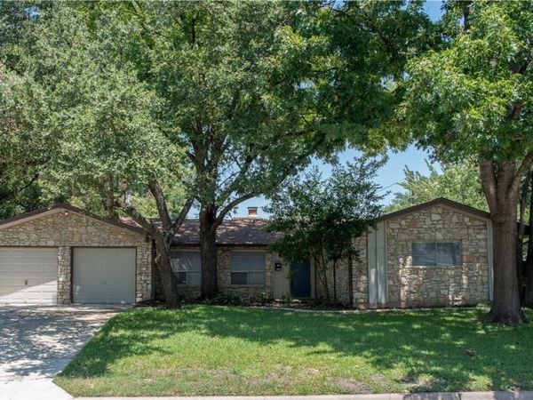 2902 Silverleaf DR, Austin, TX 78757