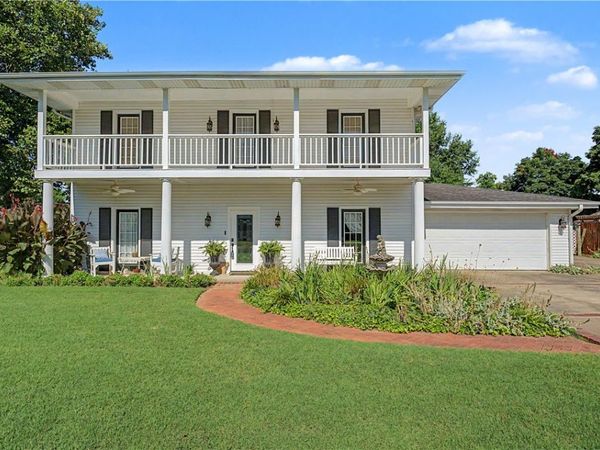 3323 N Summerhill Drive , Fayetteville, AR 72703