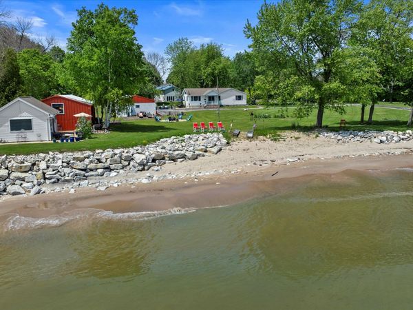 7907 Irish Rd, Two Creeks, WI 54241