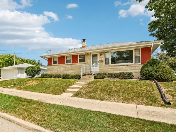 601 Western Ave, Waukesha, WI 53188