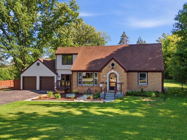 1429 W Homestead Trl, Mequon, WI 53092