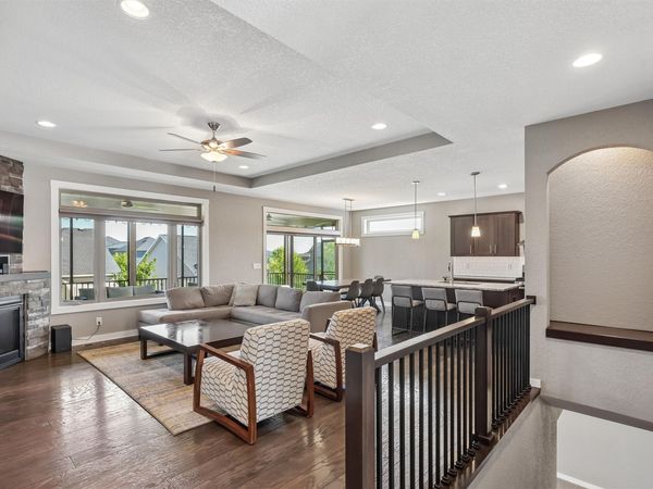 16215 Northpark Drive, Urbandale, IA 50323