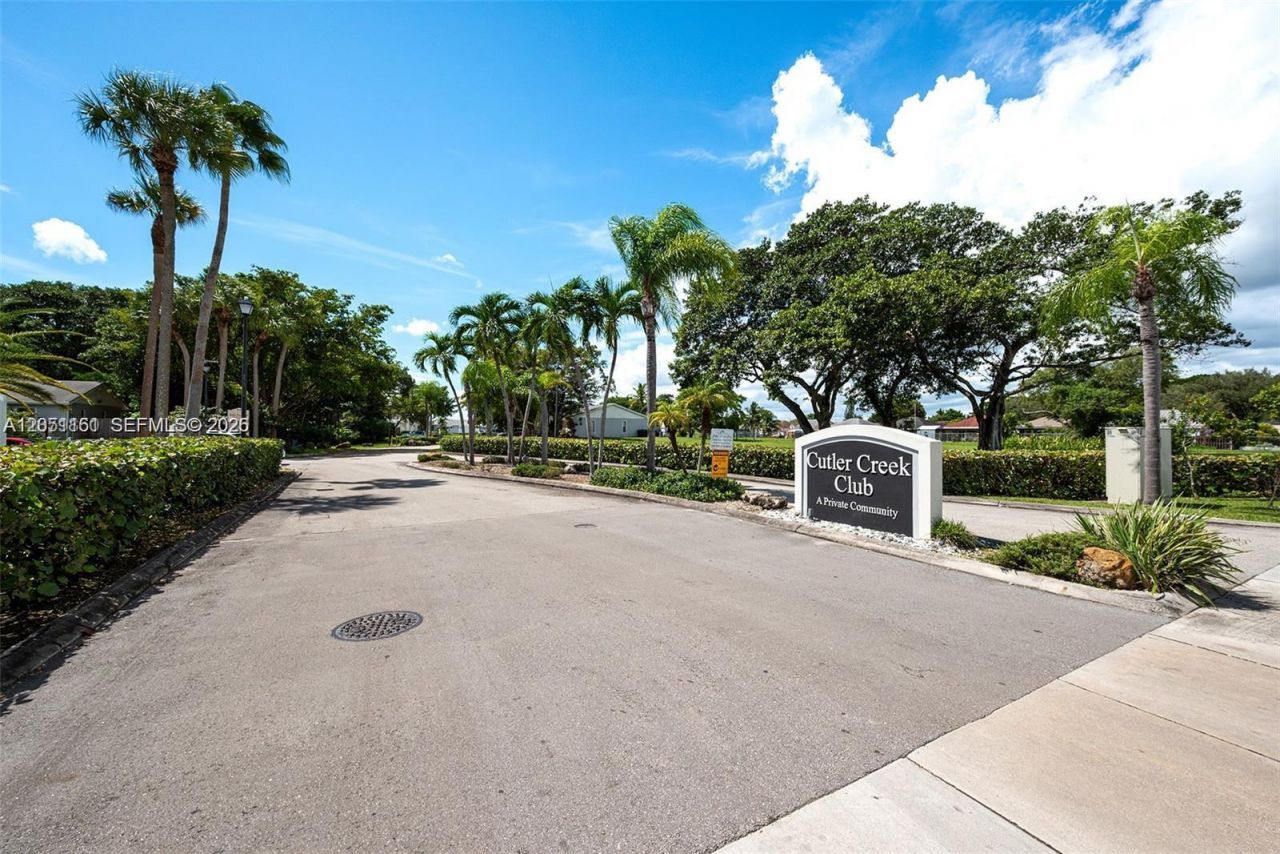 10350 SW 208th Ter , Cutler Bay, FL 33189 Photo