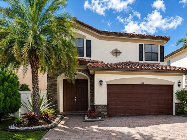 8818 W 33rd Ave , Hialeah, FL 33018