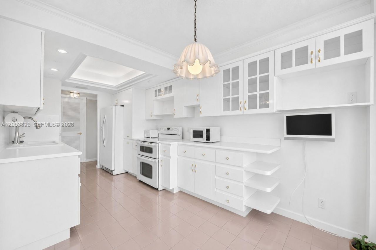 300 Three Islands Blvd, Unit 207, Hallandale Beach, FL 33009 Photo