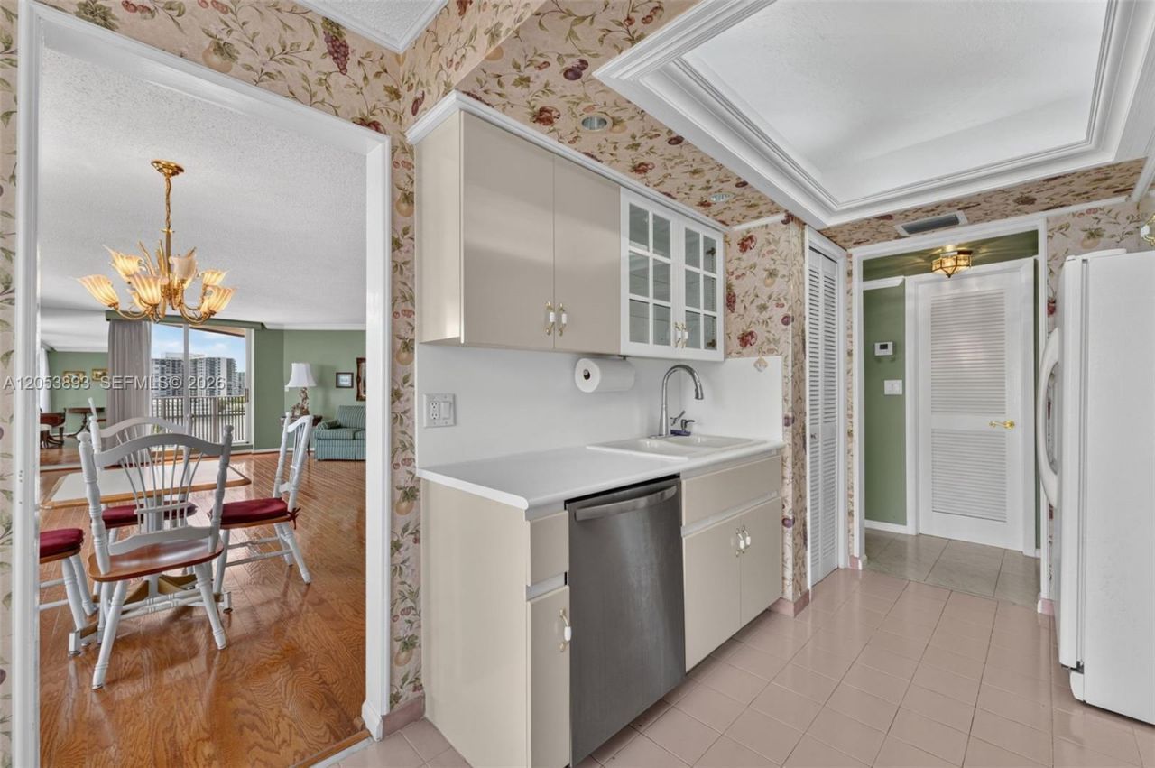 300 Three Islands Blvd, Unit 207, Hallandale Beach, FL 33009 Photo