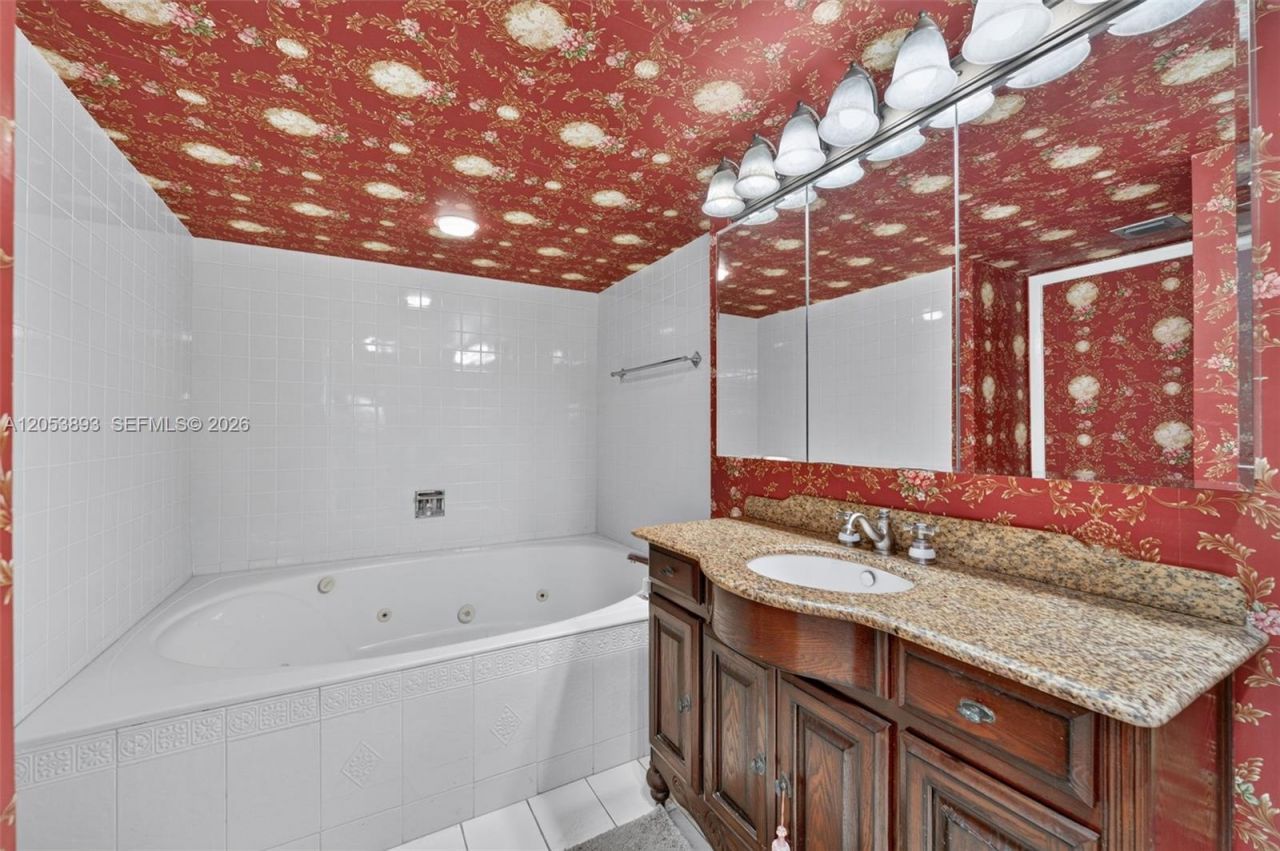 300 Three Islands Blvd, Unit 207, Hallandale Beach, FL 33009 Photo