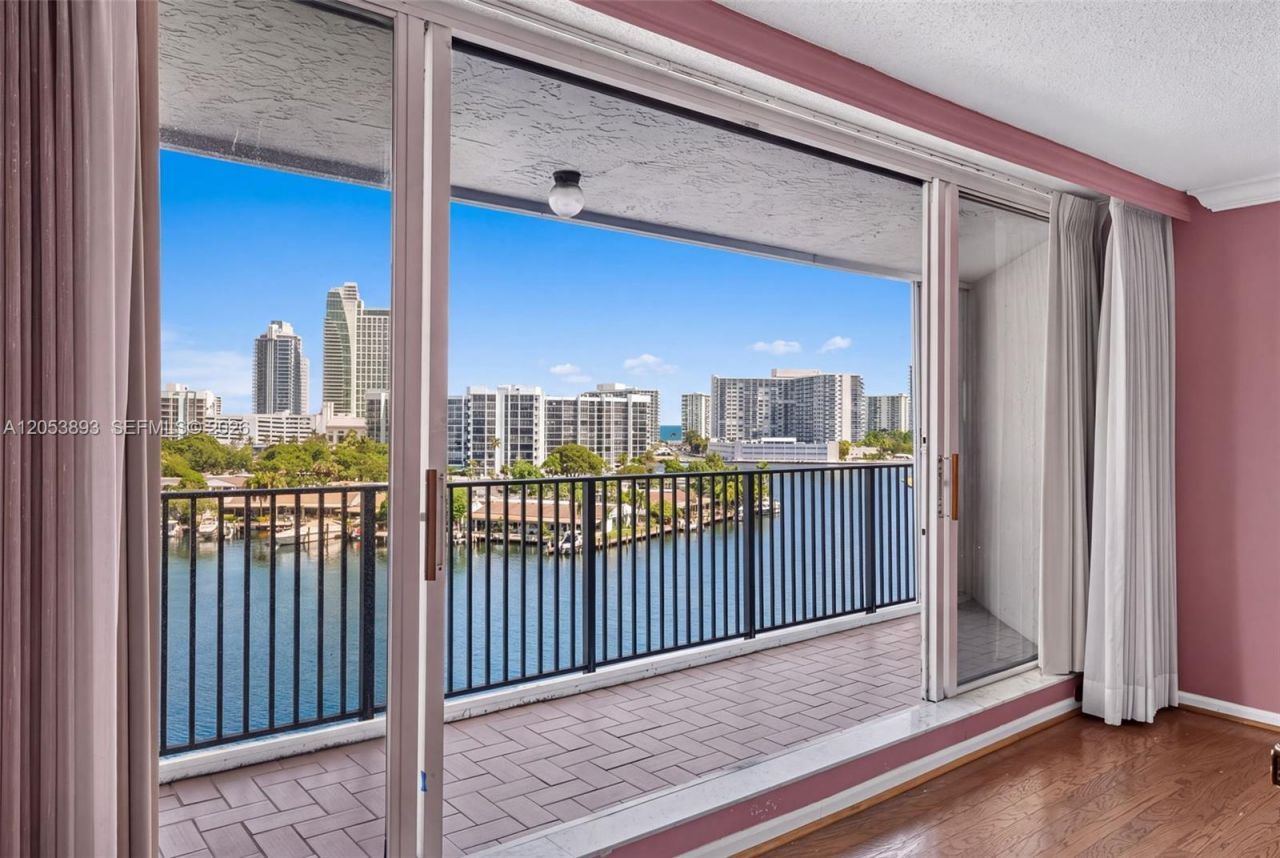 300 Three Islands Blvd, Unit 207, Hallandale Beach, FL 33009 Photo