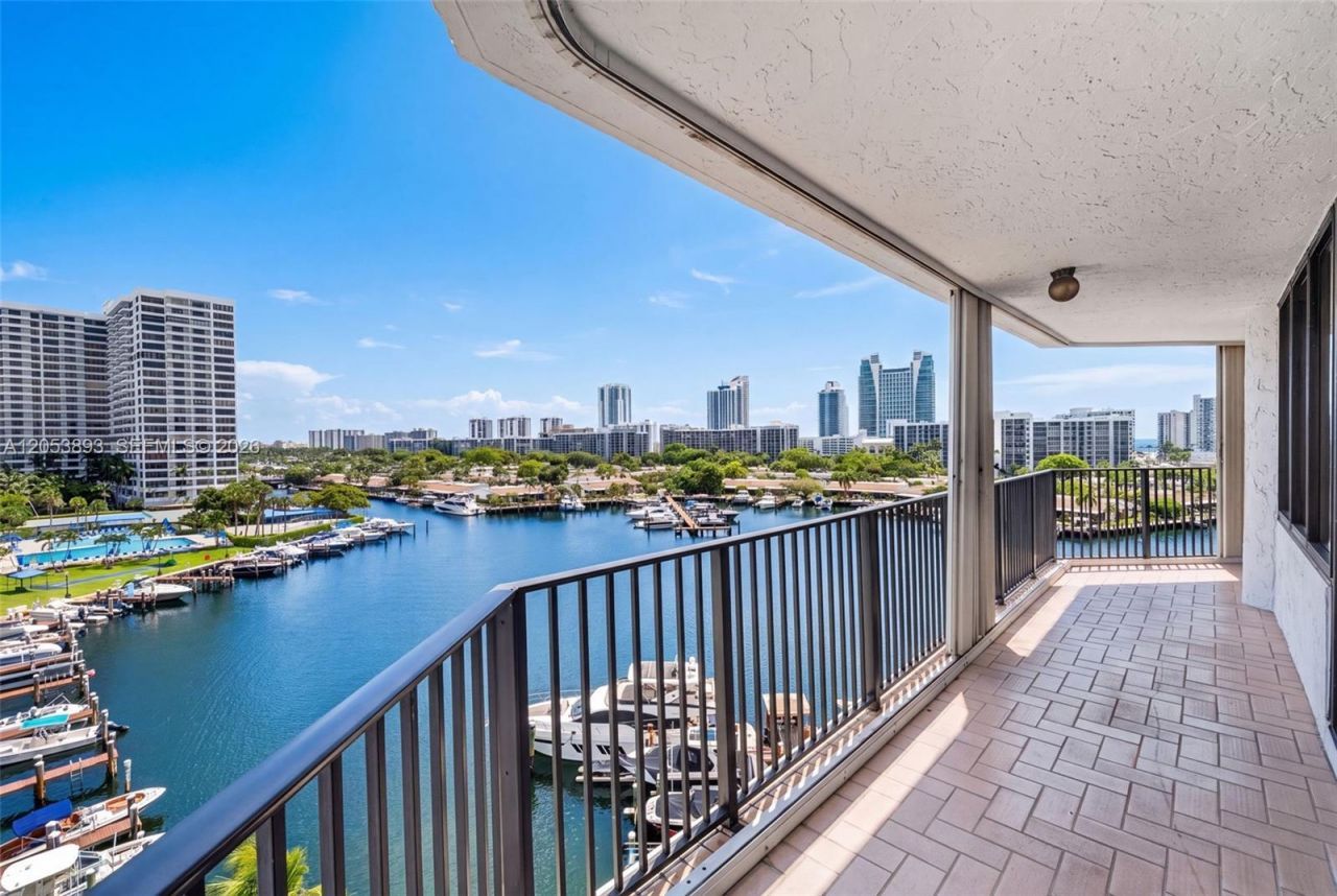 300 Three Islands Blvd, Unit 207, Hallandale Beach, FL 33009 Photo
