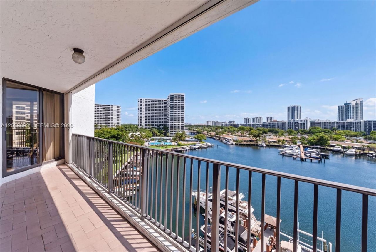 300 Three Islands Blvd, Unit 207, Hallandale Beach, FL 33009 Photo