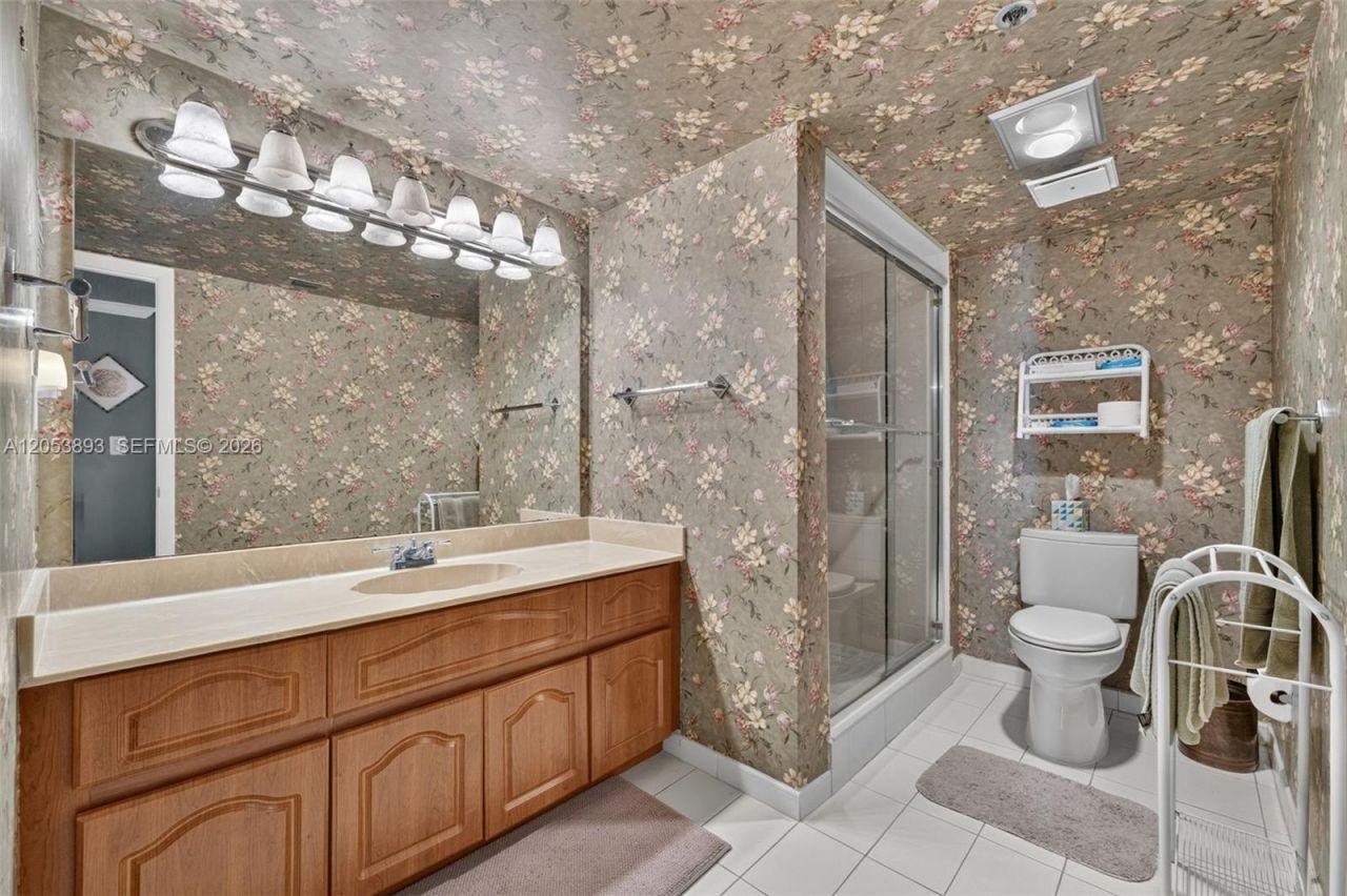 300 Three Islands Blvd, Unit 207, Hallandale Beach, FL 33009 Photo