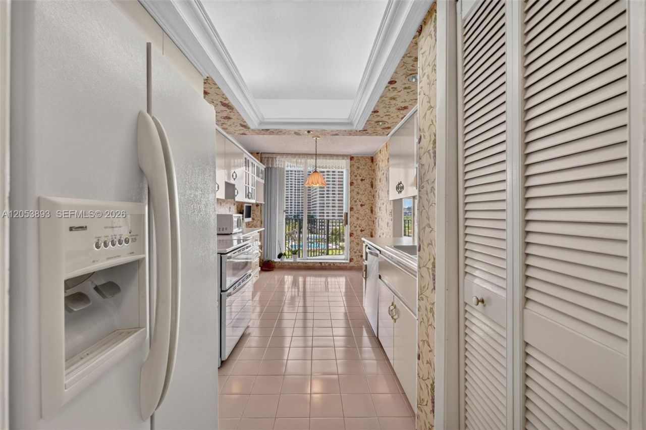 300 Three Islands Blvd, Unit 207, Hallandale Beach, FL 33009 Photo
