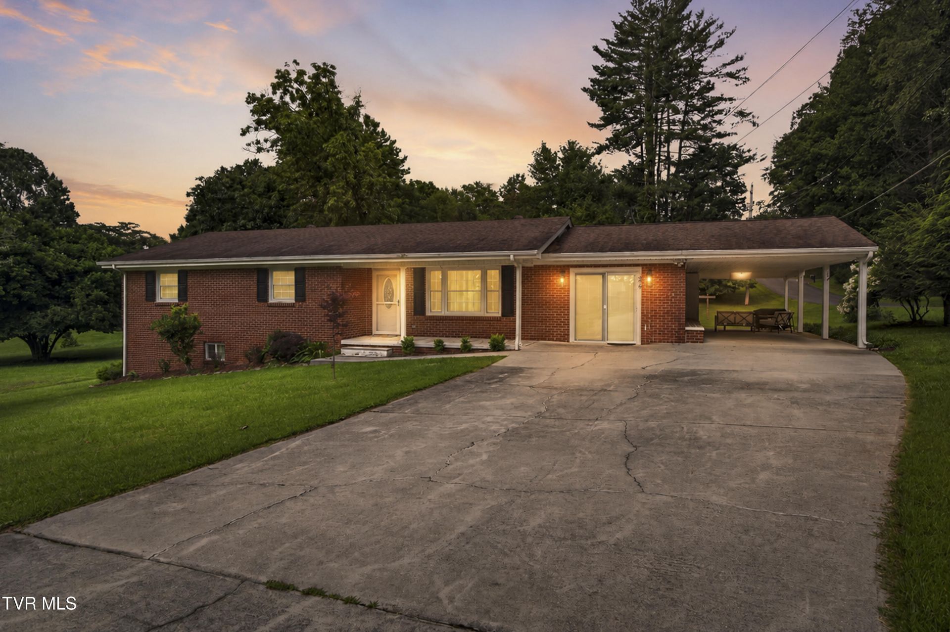 379 Northeast Morningside Lane, Abingdon, VA 24210 Main Photo