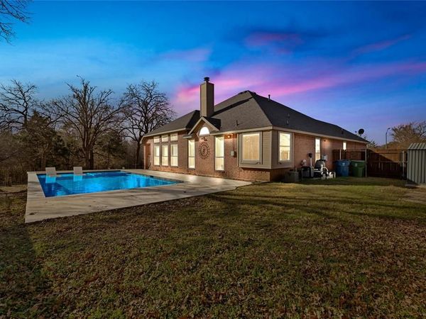 403 Lochwood Circle, Lake Dallas, TX 75065