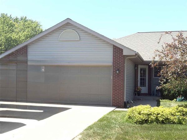 90 Sinnott Pl, North Liberty, IA 52317