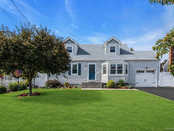 219 N Nassau Avenue , Massapequa, NY 11758